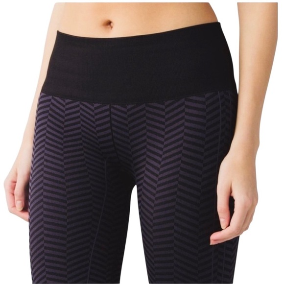 Lululemon In The Flow Crop Blue Chevron Crop Leggings Size 6 RARE - Picture 2 of 10